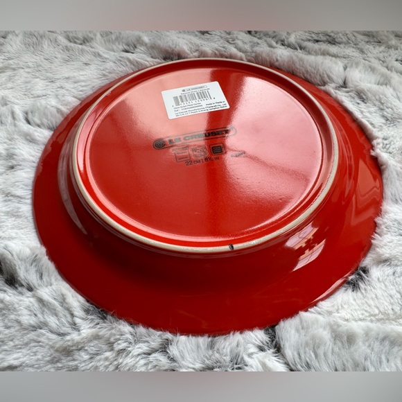 Le Creuset plates set of 2 second choix seconds 22cm salad plate cerise red 8.5” - Picture 6 of 8